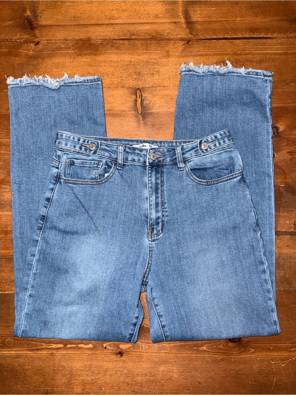 Straight-Leg Women's Jeans in Light Blue with Frayed Hem